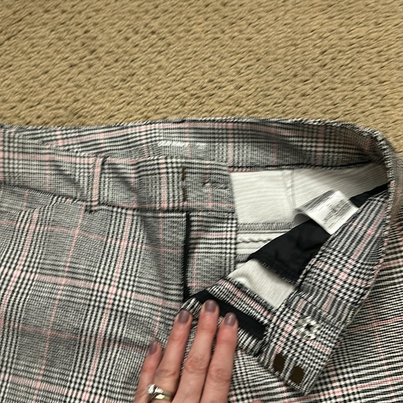 Old Navy Pixie Pants - Picture 6 of 10